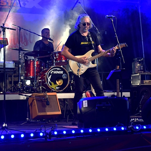 Foto für Austropopstar Gary Lux rockte mit Akustixxx die Bühne vor dem Ennser Stadtturm