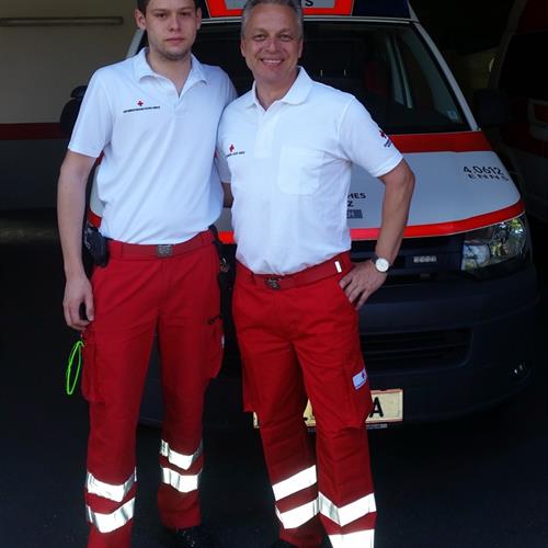 Bürgermeister Franz Stefan Karlinger schnuppert als Praktikant beim Roten Kreuz