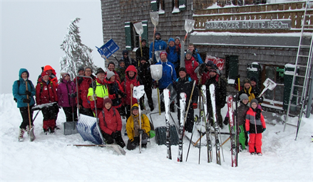 Foto für Erfolgreicher Arbeitseinsatz - Schneeschaufeln bei der Gablonzer Hütte