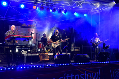 Foto für Austropopstar Gary Lux rockte mit Akustixxx die Bühne vor dem Ennser Stadtturm