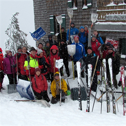 Foto für Erfolgreicher Arbeitseinsatz - Schneeschaufeln bei der Gablonzer Hütte